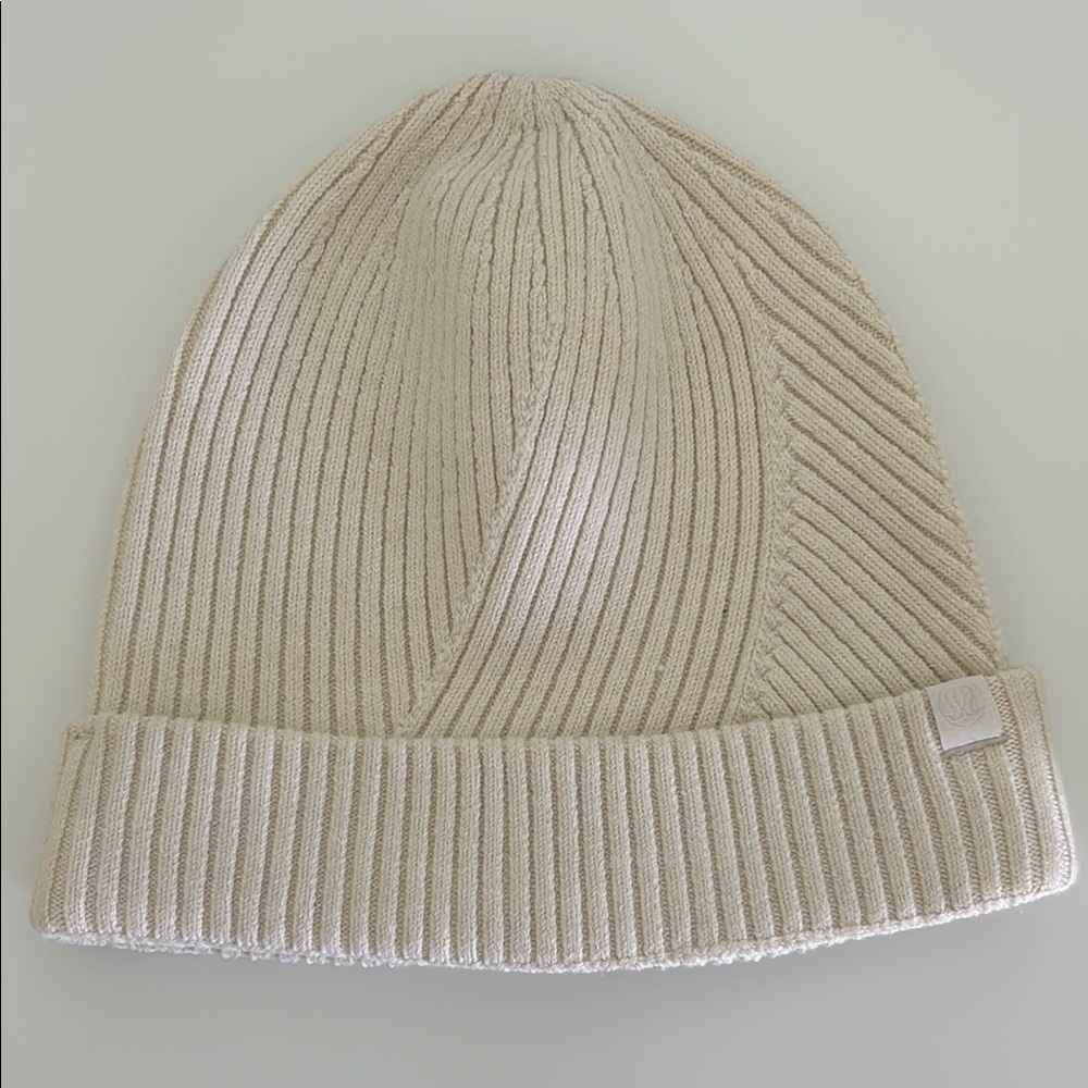 Cream Ribbed Knit Beanie
